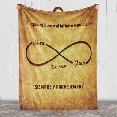 personalized couple's blanket it's an anniversary, Valentine's Day, or birthday, this custom gift. Featuring your names and the message 'Te Quiero Hasta el infinito y más alla, Siempre y para Siempre